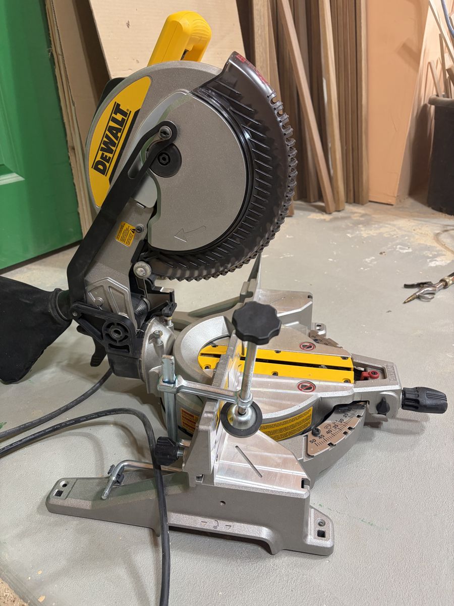Dewalt dws713 10” miter saw