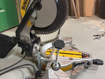 Dewalt dws713 10” miter saw