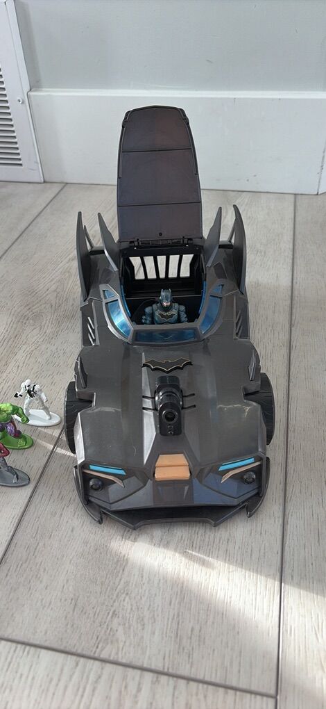 Batman And Batmobile + marvel Action Figures