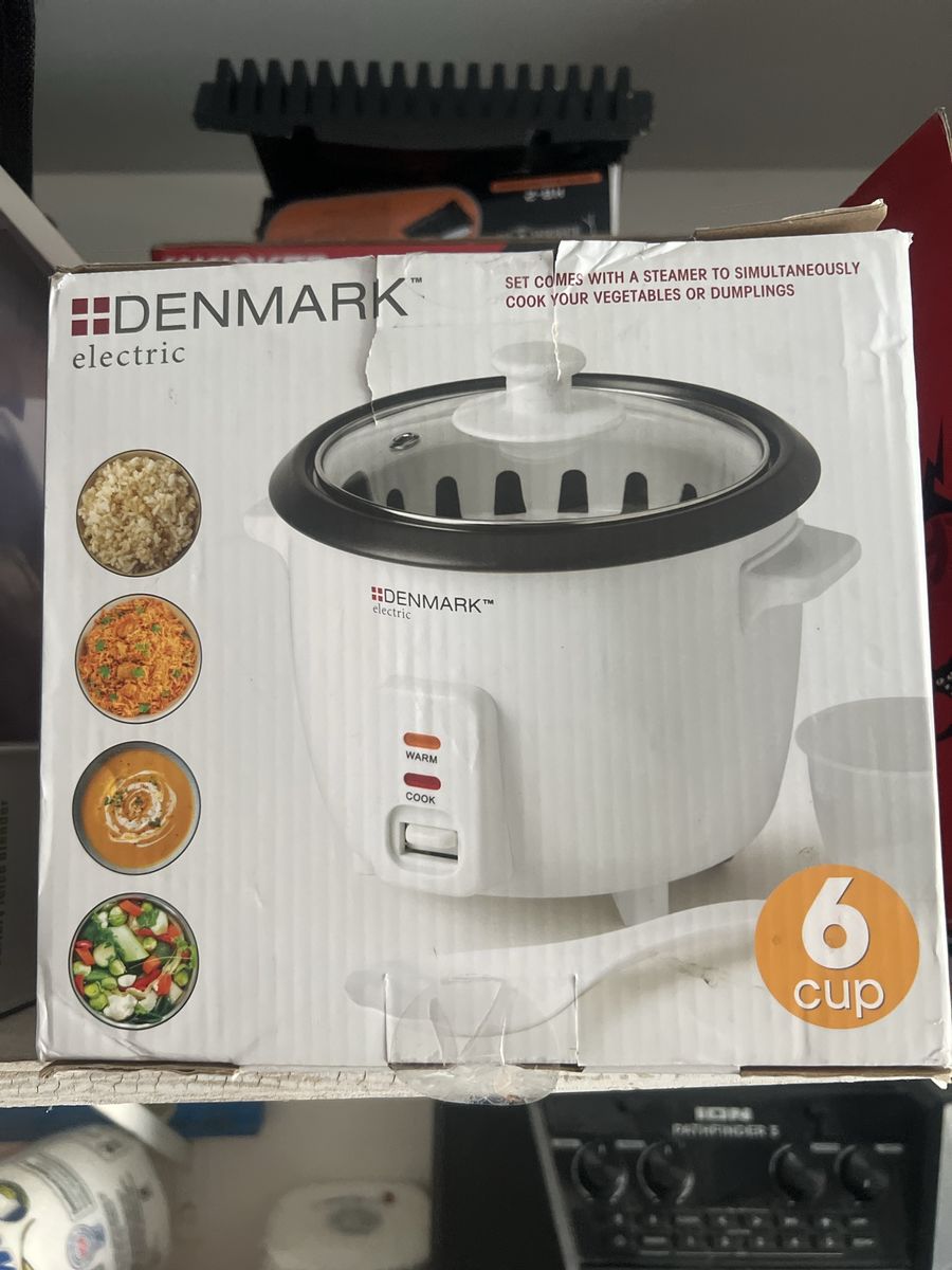 Denmark Electric 6-Cup Rice Cooker with Steamer Tray