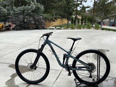 GT Sensor 29 Full Suspension Mountain Bike (2023)