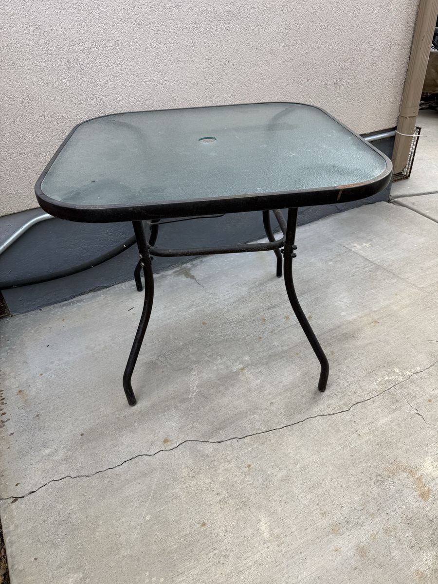 Square patio table 28” T X 32.5 W