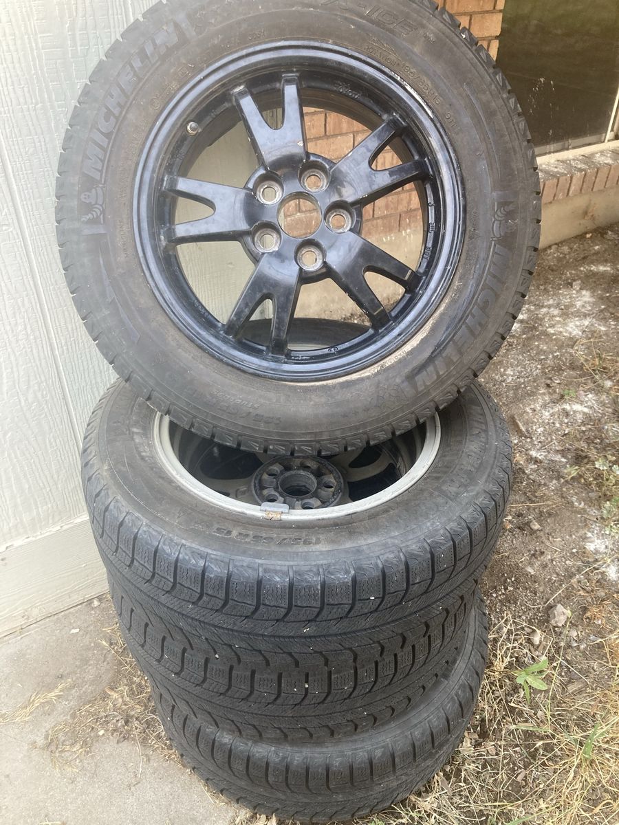 Michelin X-Ice 195/55R15 Winter Tires on Black Rims (Set of 4)