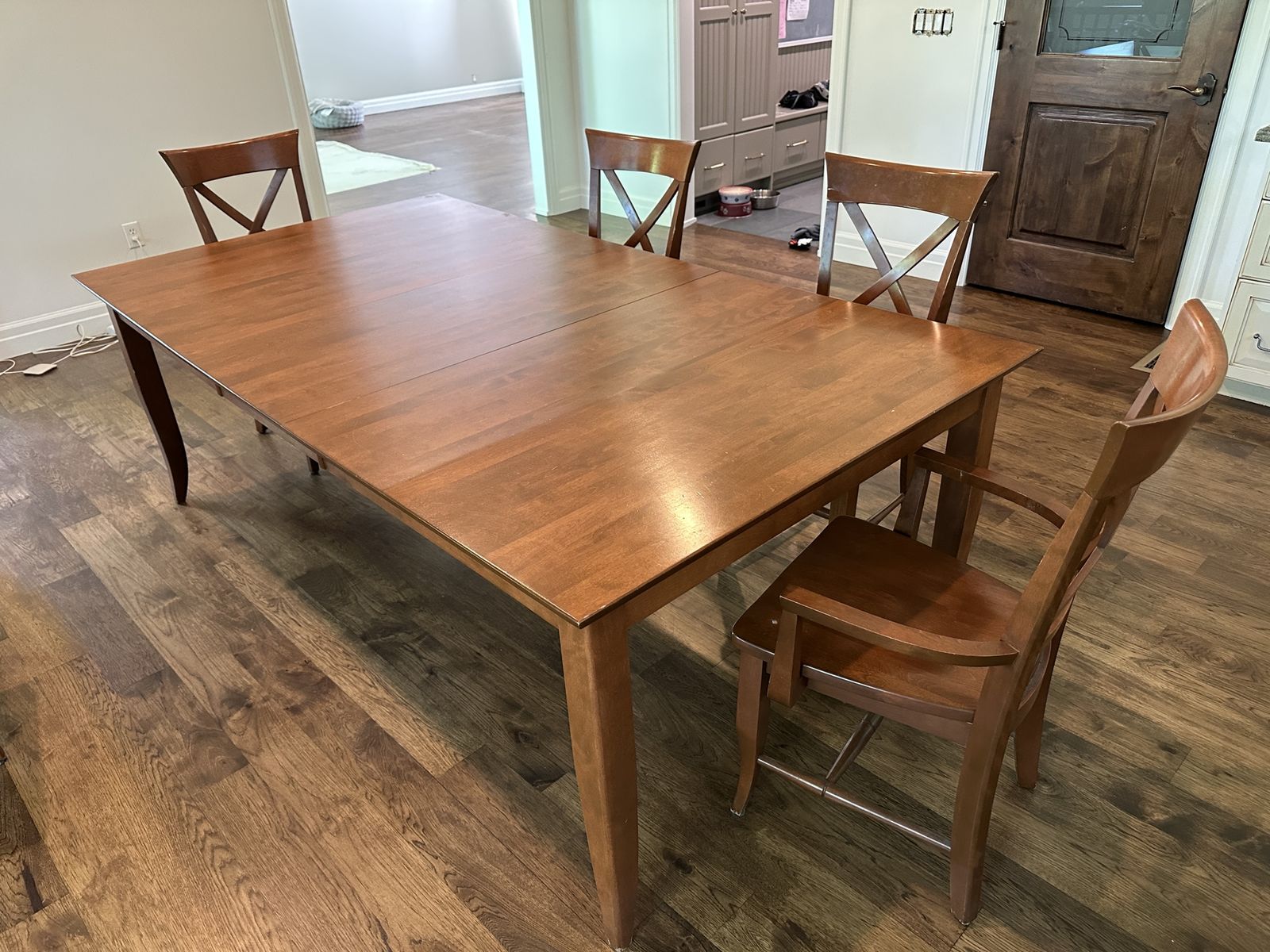 Expanding kitchen table with glass cover and six chairs