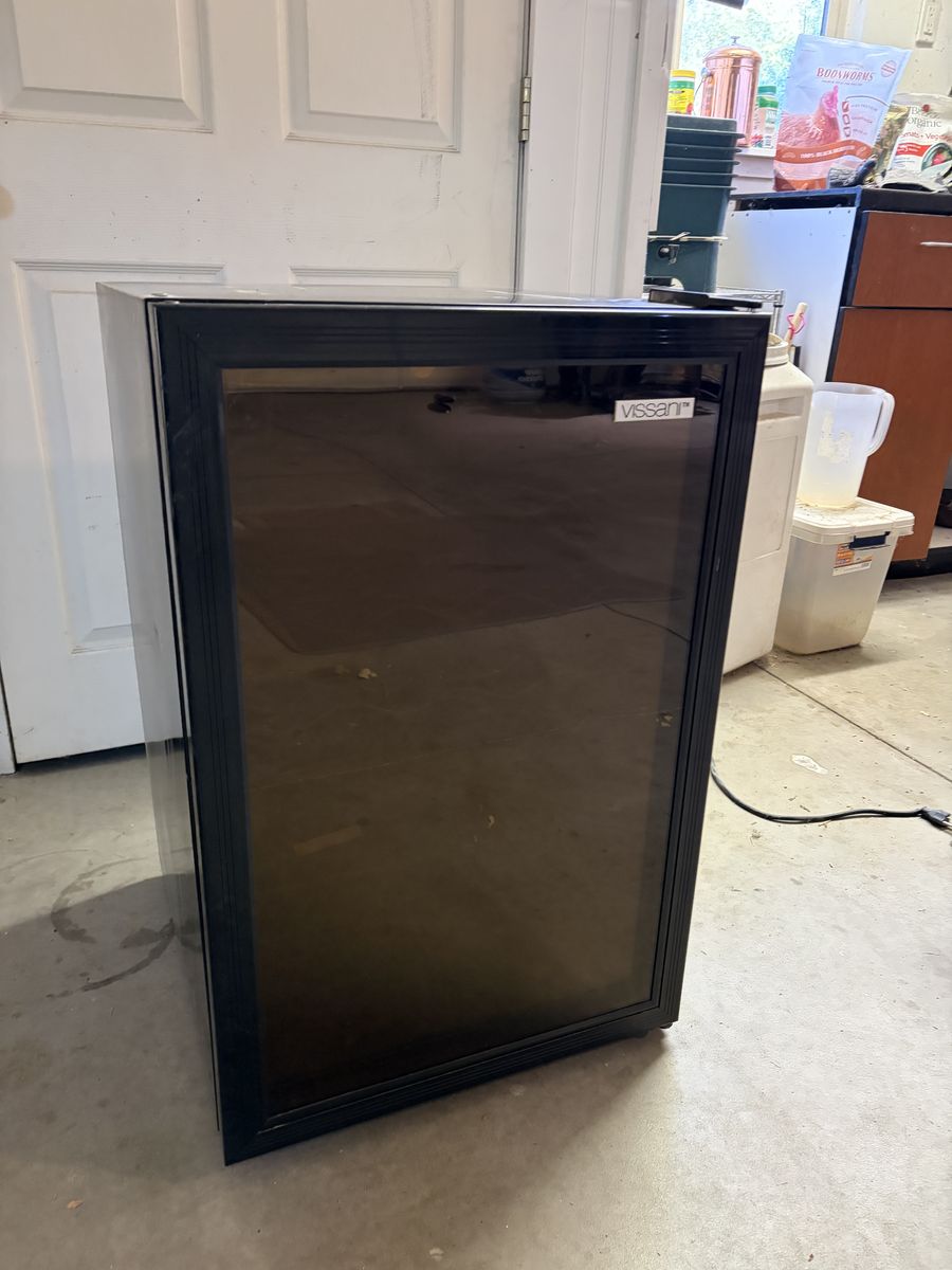 Vissani 52-Bottle Wine Fridge / Beverage Cooler – Works Great