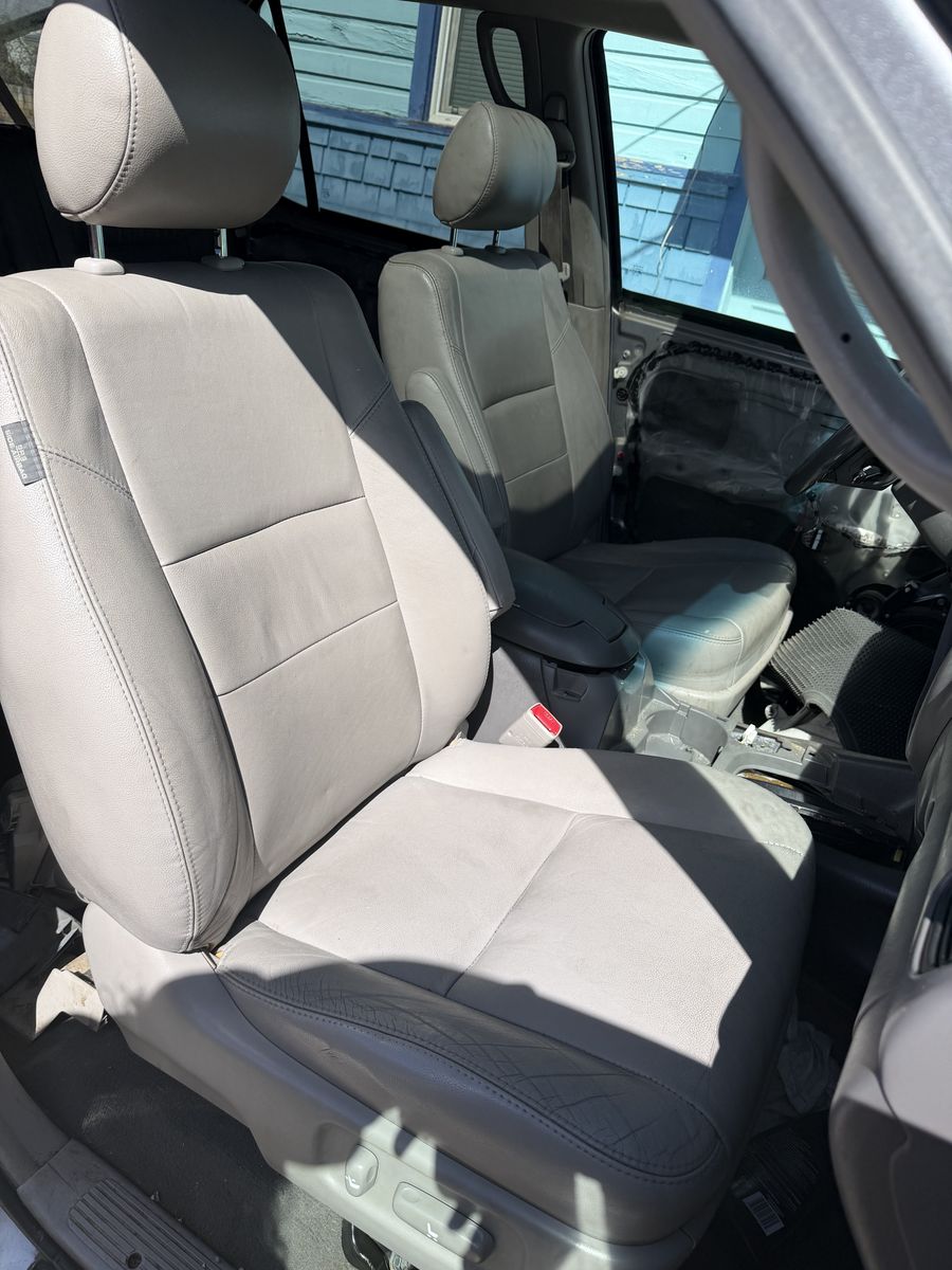 00-07 Toyota Sequoia / 04-06 Tundra Leather Seats