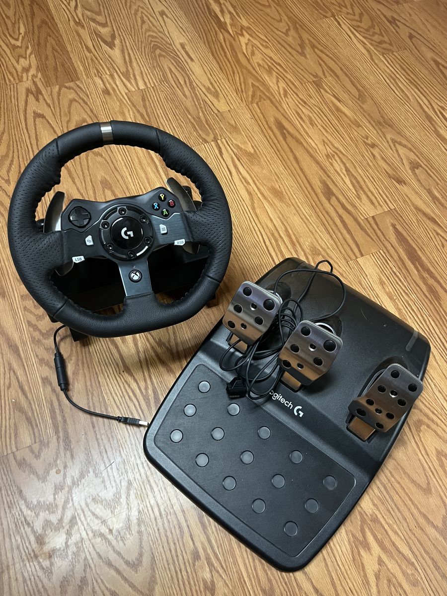 Logitech G920 Racing Wheel And Peddels