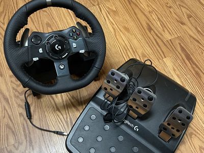 Logitech G920 Racing Wheel And Peddels