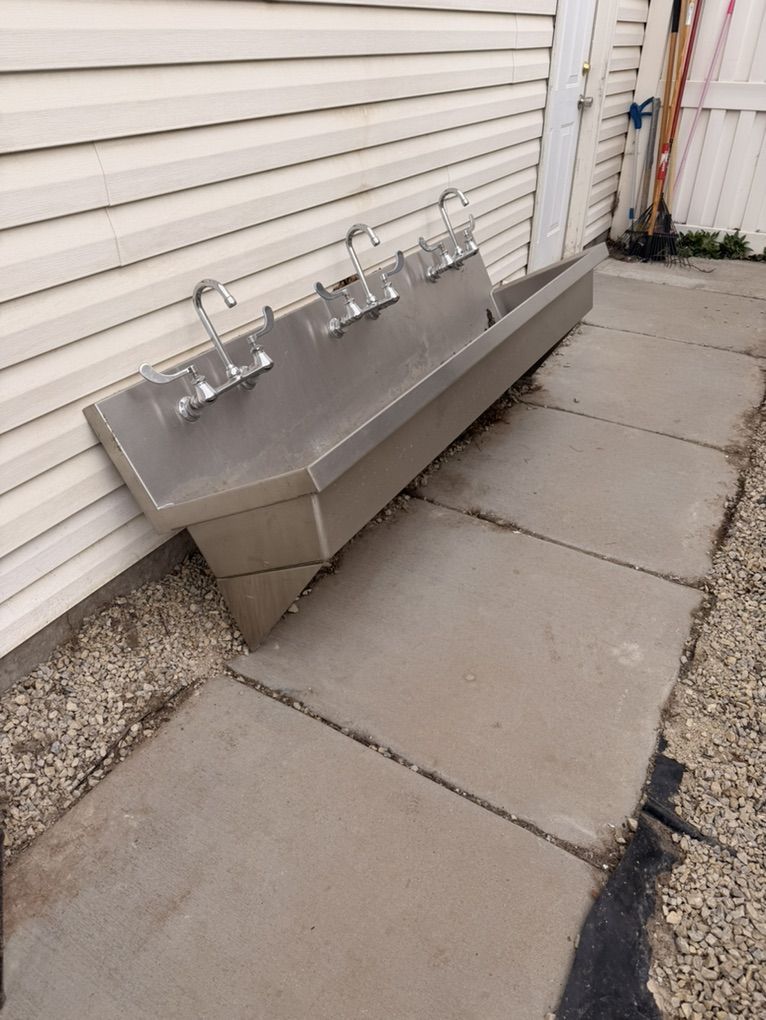 ELKAY Tripple Faucet Hand Wash Station/Sink