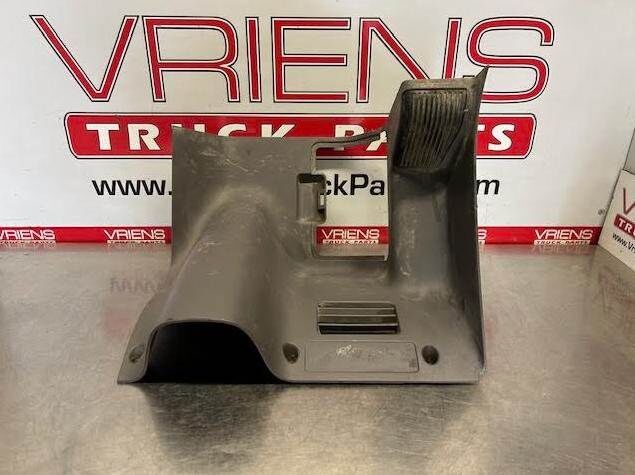 Peterbilt Center Kick Panel Trim, Part # S60-6023-1281