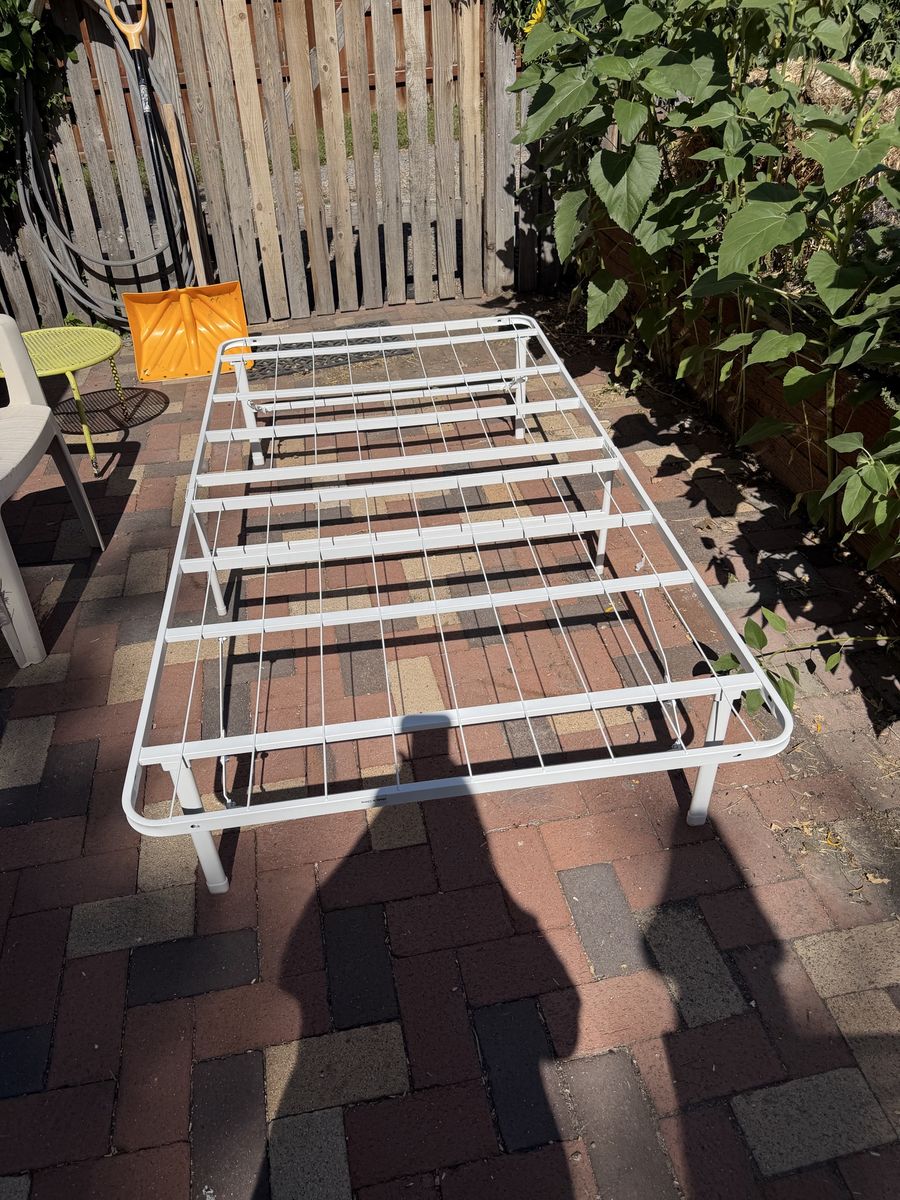 Twin Size Metal  Bed Frame with Slat Support - White