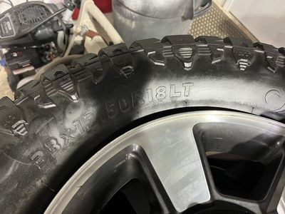 33/12.50R18 Tires Wheels
