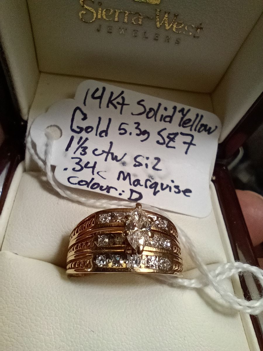 Beautiful 14 karat Diamond Wedding Ring!