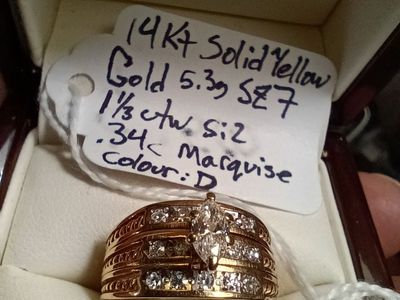 Beautiful 14 karat Diamond Wedding Ring!