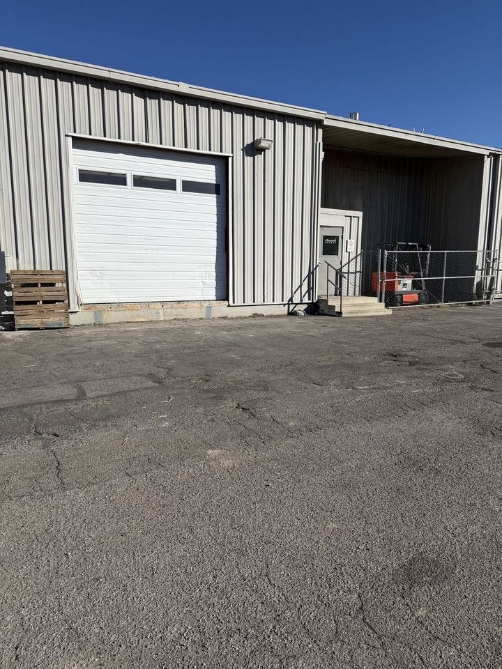 Main image 6