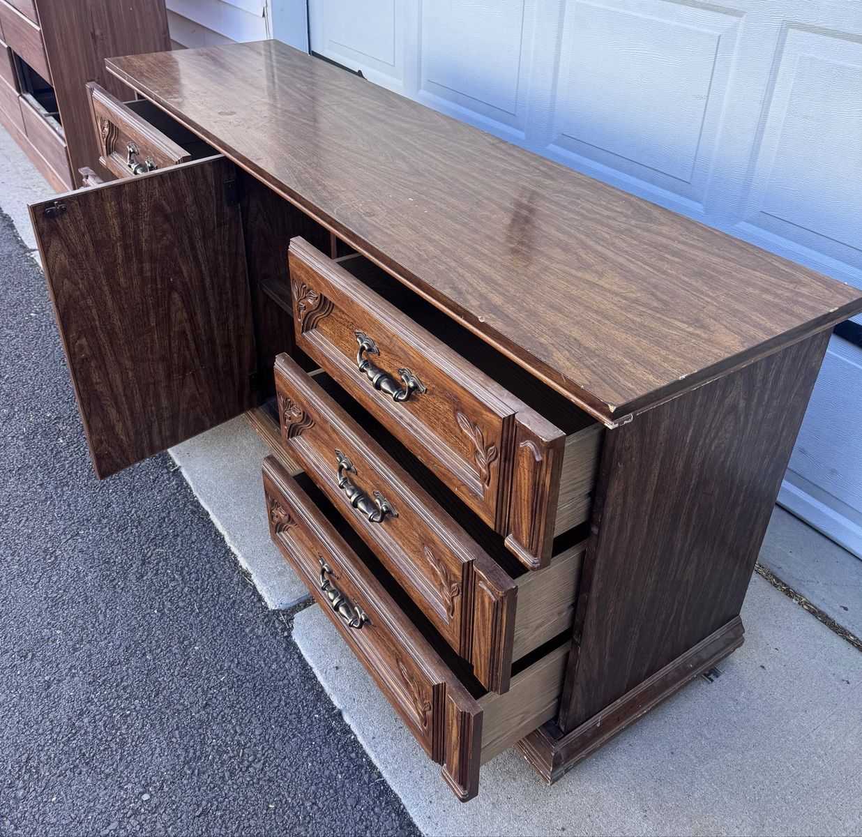 Gorgeous dresser