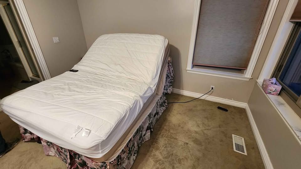 Queen size mattress with power base foundation