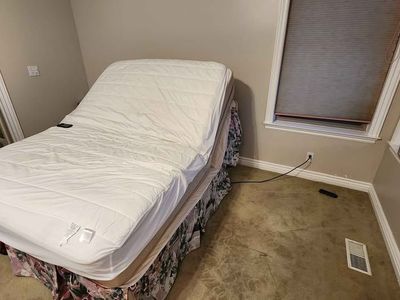 Queen size mattress with power base foundation