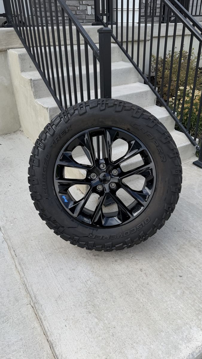 Jeep Wrangler Rims and Tires 275/60R20 Cooper Discoverer Rugged Trek