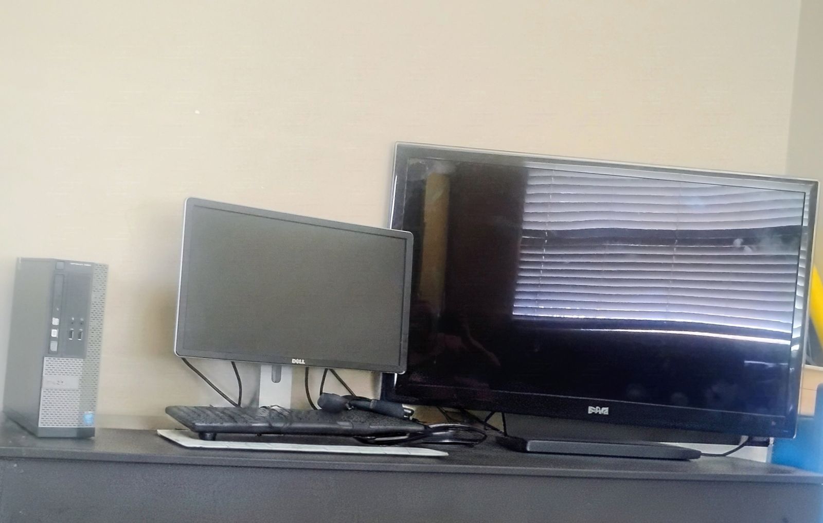 ONLINE SALE SAMSUNG 40' in SMART TV WITH REMOTE 