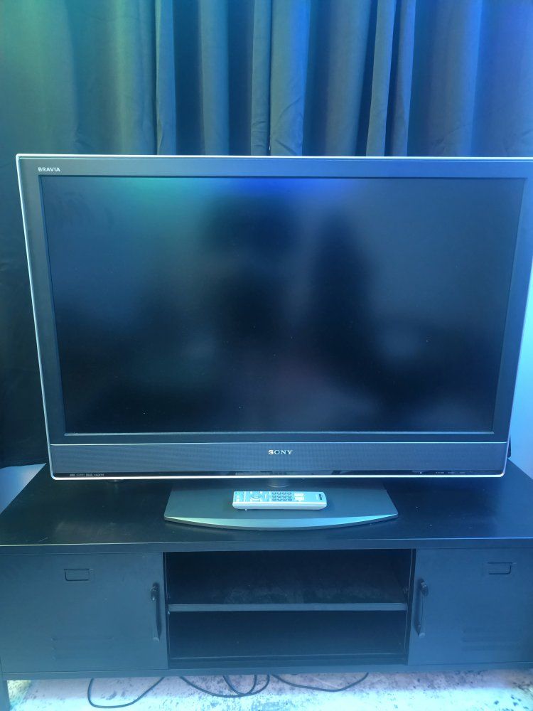 Sony Bravia KDL-46V2500 46" LCD 1080P Digital Color TV with Remote (PS3 Gaming)
