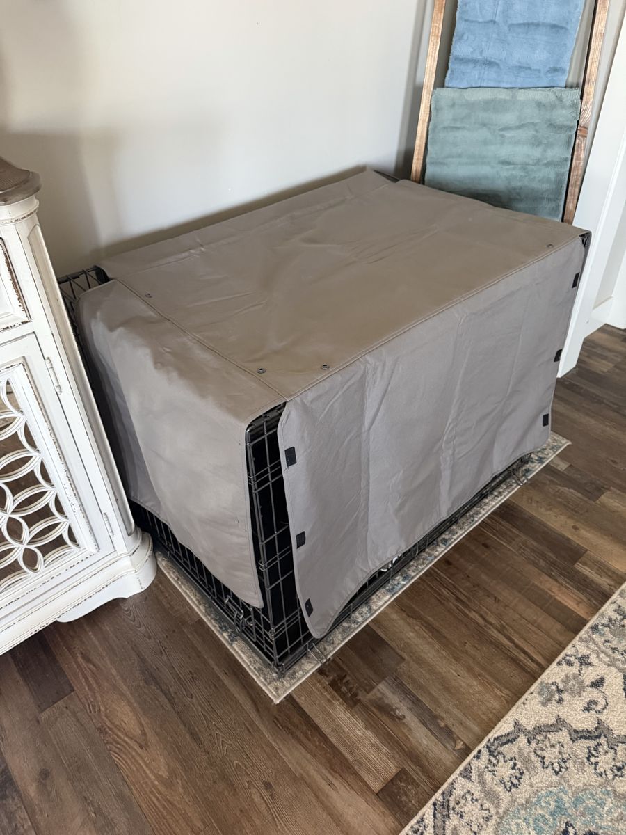 Dog crate cover for 36” crate. Like new condition. 