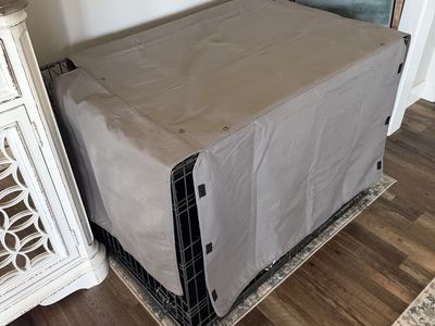 Dog crate cover for 36” crate. Like new condition.