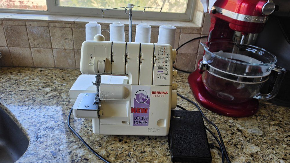 Bernina 2000DE Sewing Machine
