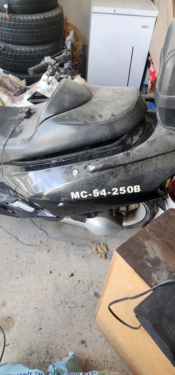 2008 jonway 250cc scooter/motorcycle