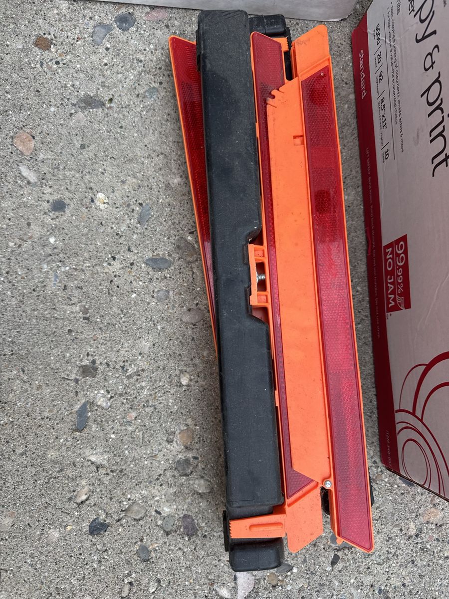Triangular warning foldable flare kit