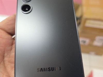 Samsung galaxy S24 128 GB Unlocked for any carrier! T-mobile, AT&T and Cricket, Verizon
