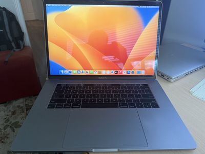 Apple MacBook Pro 2017 15in i7 16GB 250GB
