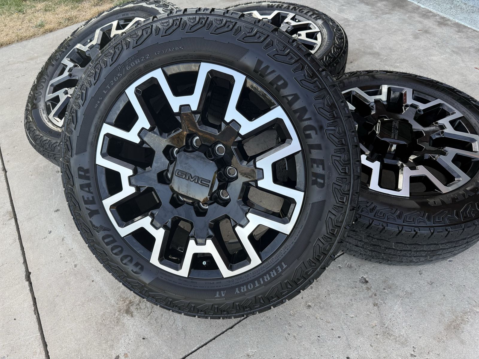 22” OEM GMC Sierra 2500 / 3500 HD Gloss Black / Machined Wheels & Tires - 8 Lug - 8x180