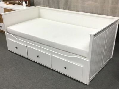 IKEA Hemnes Daybed White Twin with 3 Drawers - Mattress Included
