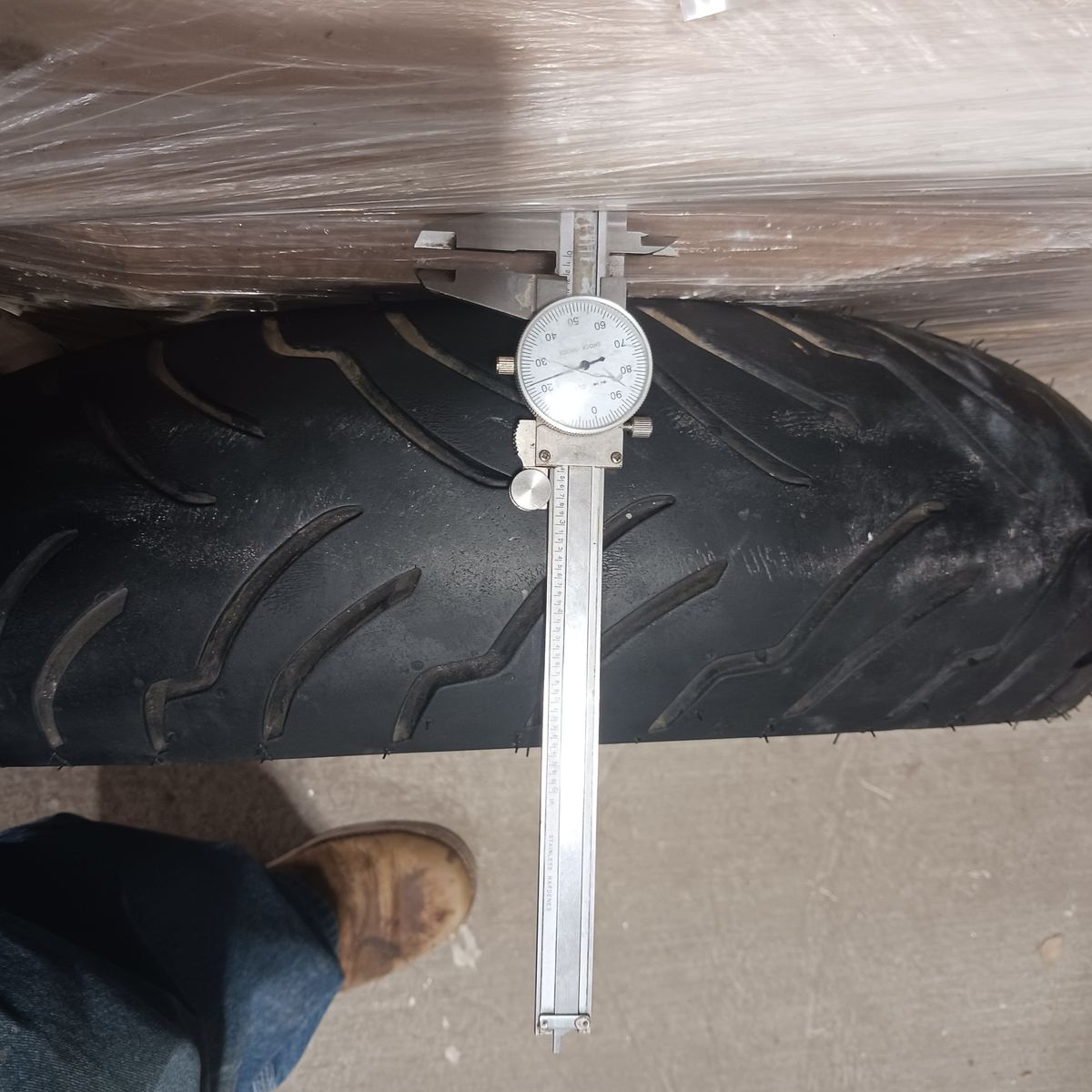 150/80/16 motorcycle tire