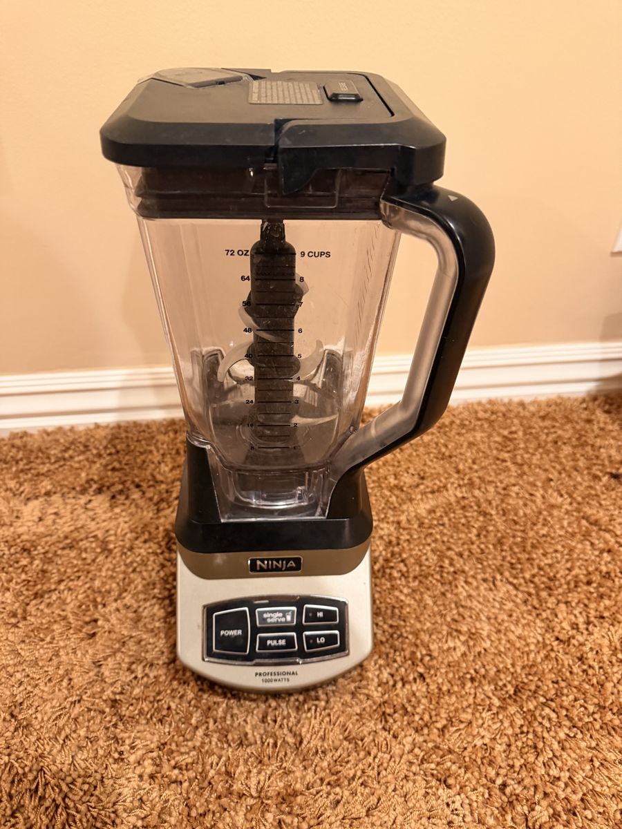 Ninja Professional 1000W Countertop Blender with 72 oz Pitcher