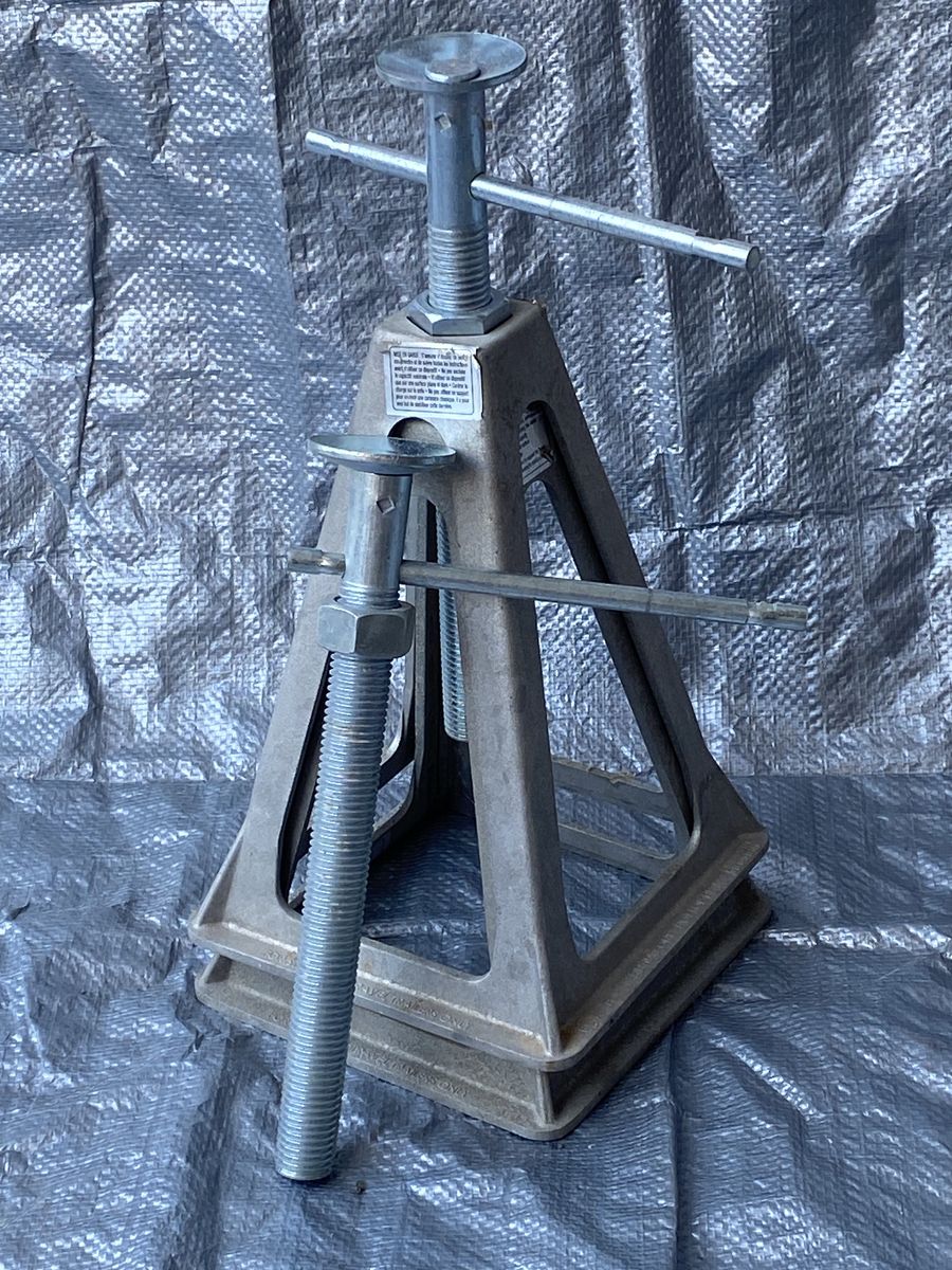 Heavy-Duty Adjustable Screw Jack Stands – Pair