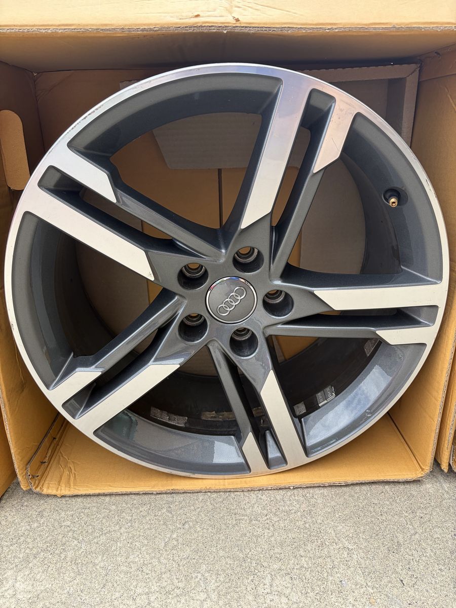 Audi A4 OEM Wheels 19 inch - Graphite/Machined Finish,