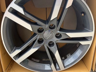 Audi A4 OEM Wheels 19 inch - Graphite/Machined Finish,