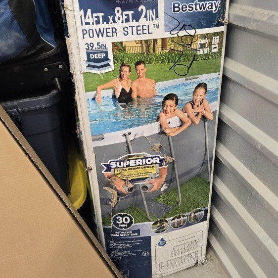 BRAND NEW Bestway above ground pool.