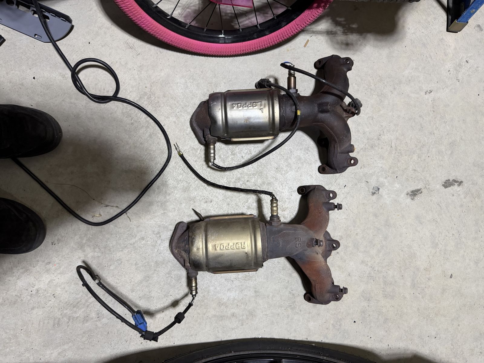 2006 V6 Tiburon  headers with catalytic converters still good 
