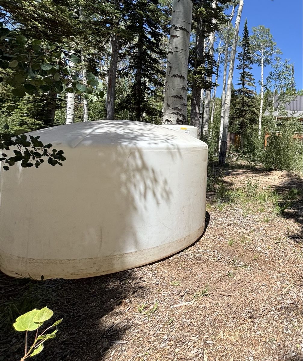 1000gal water tank with pump and pressure tank