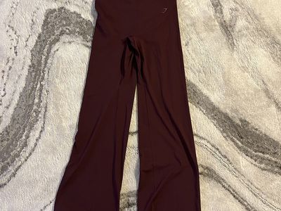Gymshark Vital Seamless 2.0 Women's Training Sports Bra & Flare Pants Set Burgundy sm top, med bottom