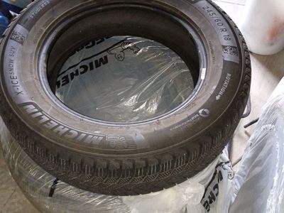 Winter tires Ford suv like new top line 4 tires
