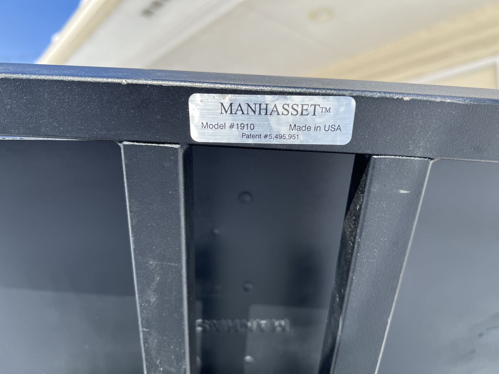 Manhasset Stand Rack