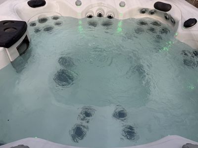 Master spa ts 8.2 96” by 96” hot tub free delivery