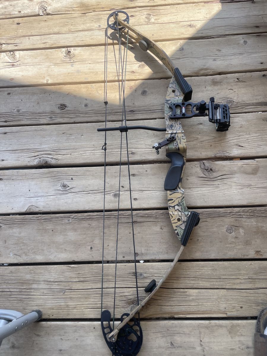 PSE Archery Camo Compound Bow with Multi-Pin Sight 29”Draw 60# 