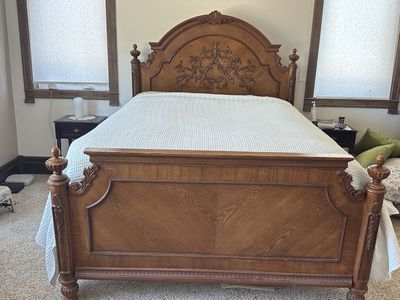 QUEEN SIZE BEDFRAME