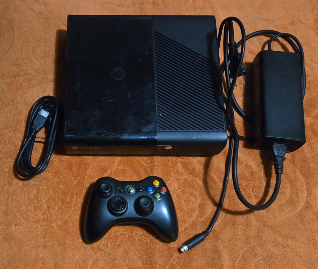 4gb Xbox 360 E console with 1 controller! trades considered!