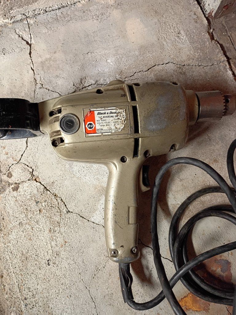 Black and Decker 1/2 " reversing drill